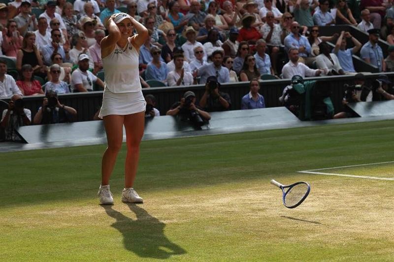 Linda Noskova: A Czech Jewel Shines Bright at Wimbledon, Carrying the Torch of Champions