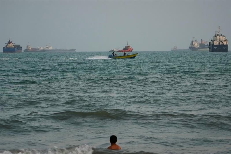 US Navy Strikes Iranian Oil Tankers: Egypt Backs Regional Stability